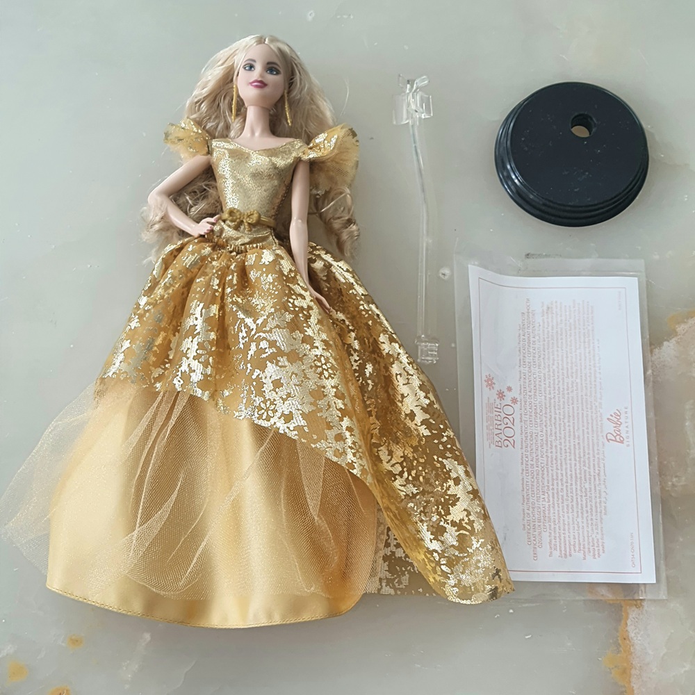 Barbie Signature 2020 Mutlu Yıllar Bebeği GHT54 - İkinci El - Görsel 2