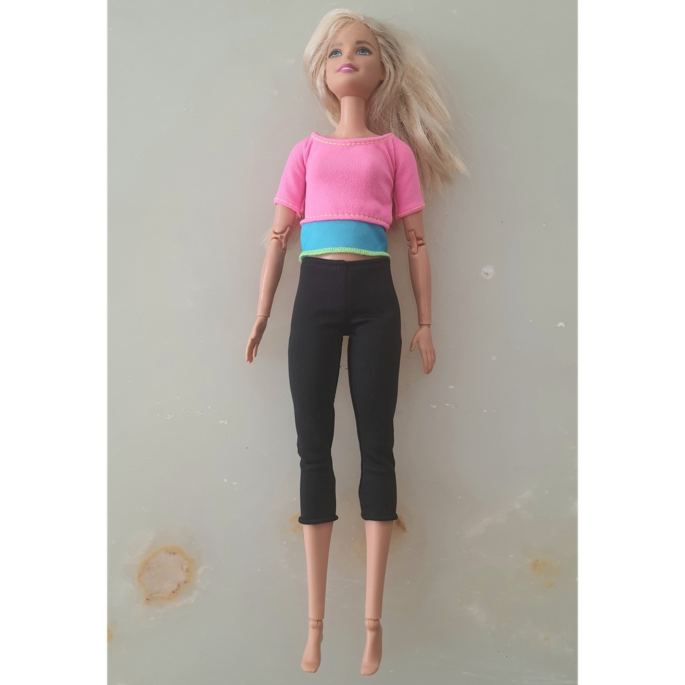 Barbie Sonsuz Hareket Bebeği Sarışın Pembe Tişörtlü DHL82 - İkinci El