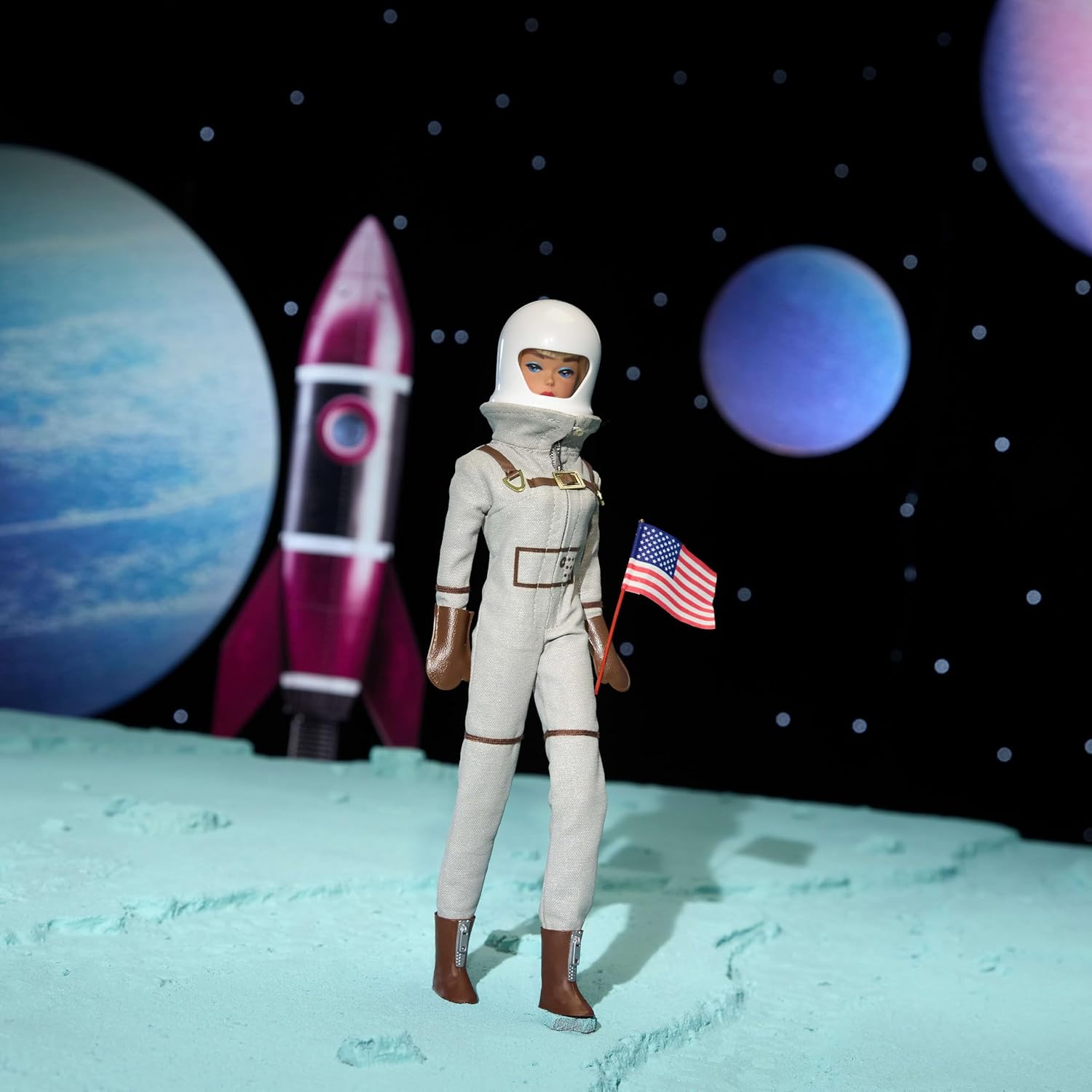 Barbie Astronot 60. Yıl Dönümü Nostaljik Bebek - JBJ48 - Görsel 3